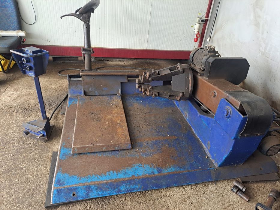 Mașină de dejantat