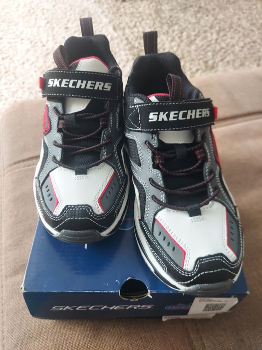 Новые кроссовки skechers