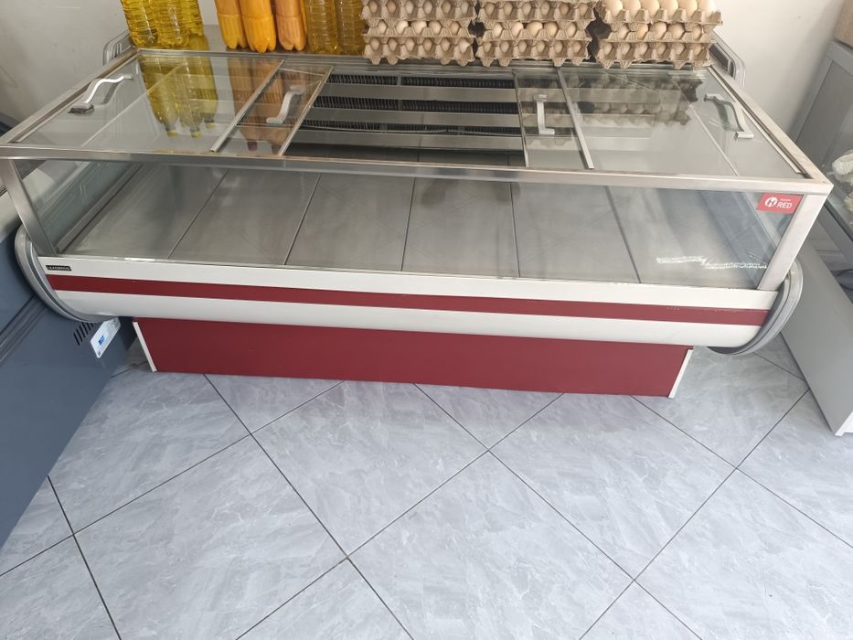 Витриный холодильник