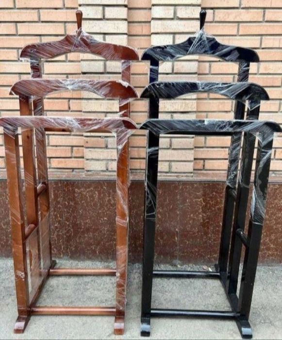 Дасака бесплатная. Вешалка для кастум.