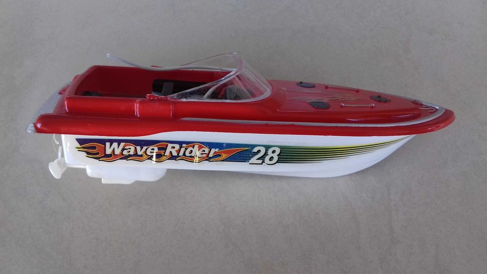 Ретро радиоуправляема лодка