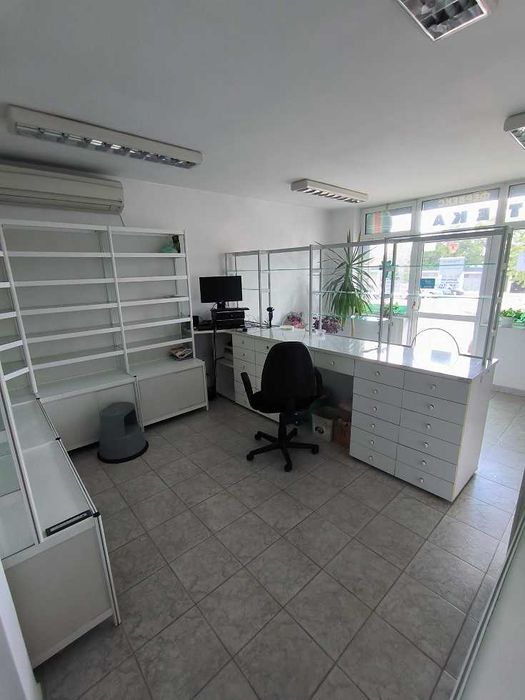 Дава се под наем Магазин в Карлово - 55 кв.м за 275 € - Снимка #4