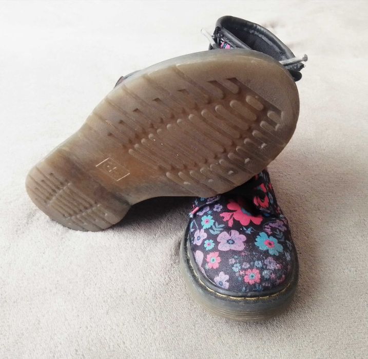 Кокетни боти на цветя