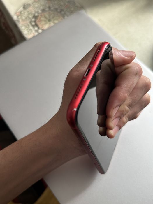 Айфон 11 красный