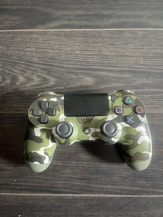 Playstation 4 + 2 jocuri + controller original