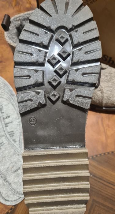 Продам ботинки войлочные