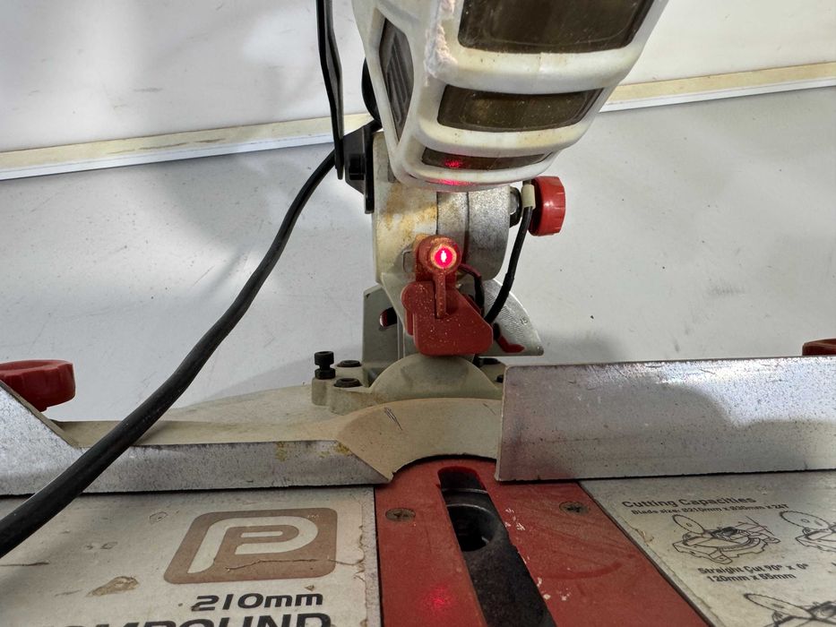 Циркуляр пендула - Pro 1400 W / 210мм