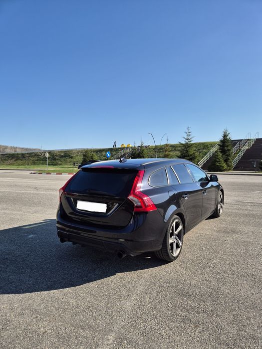 Volvo R-design V60-1.6 benzina-179 CP