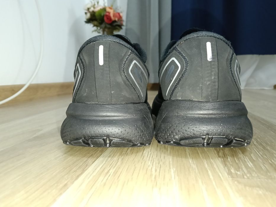 Adidași Brooks Ghost Gore Tex  mărimea 39