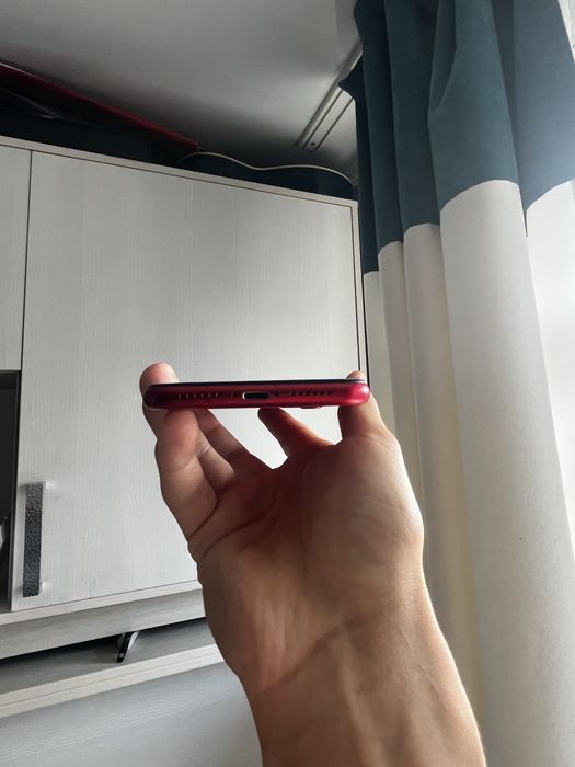 IPhone 11 красный