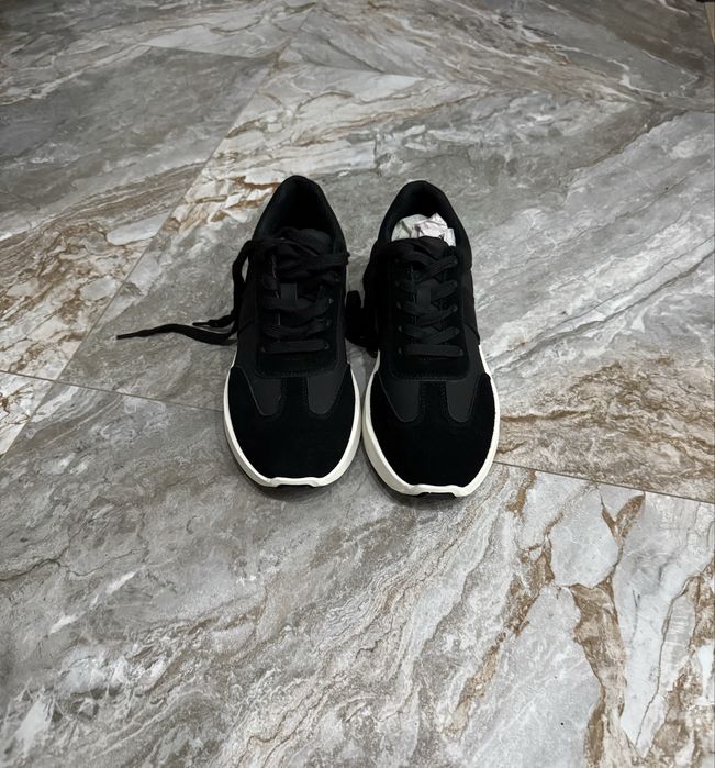 Продам кроссовки новые