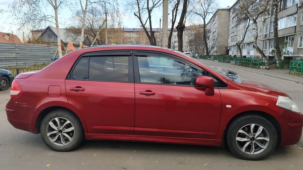 Ниссан      Тиида .