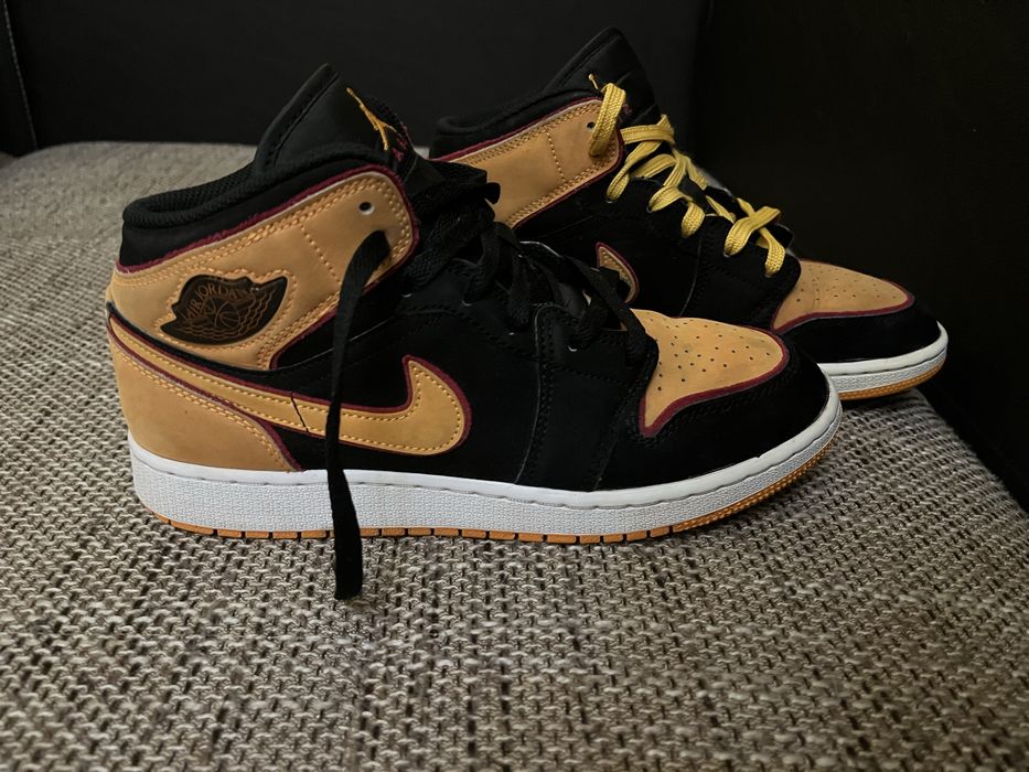 Jordan 1 mid ……..
