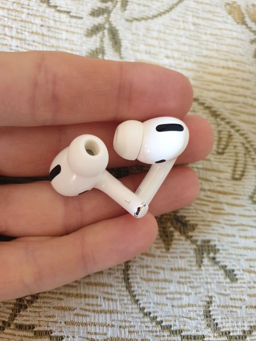 Продам оригинальный наушник Airpods 3 правый