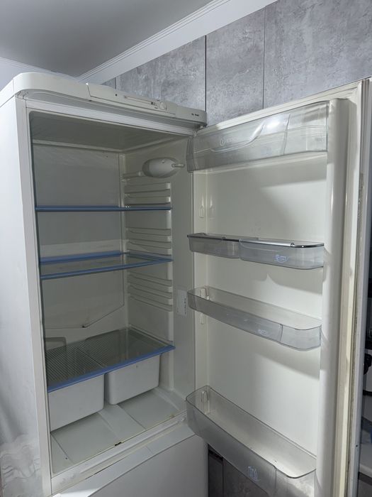 Холодильник INDESIT