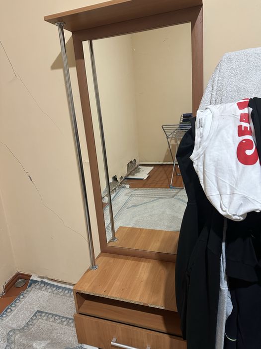 тумба айнасымен бутин