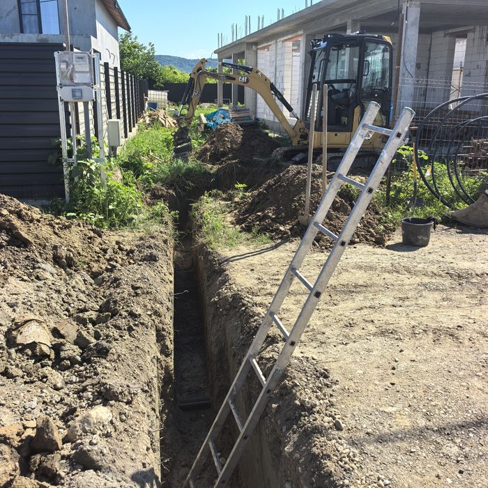 Miniexcavator de inchiriat 2t,fose septice la gata