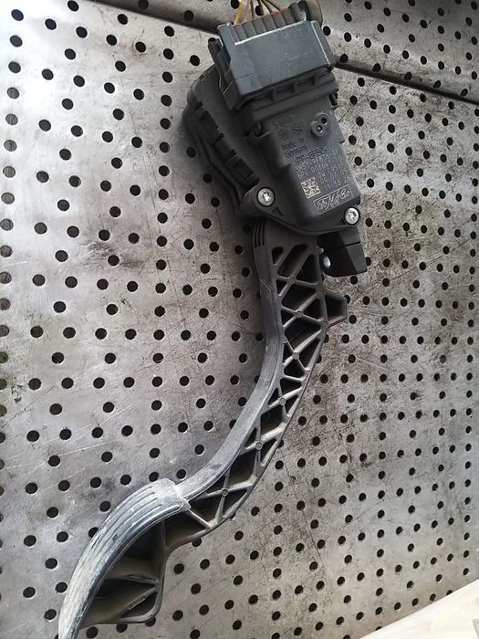 Pedala acceleratie ford c max 1 3m519f836af 6pv00864110