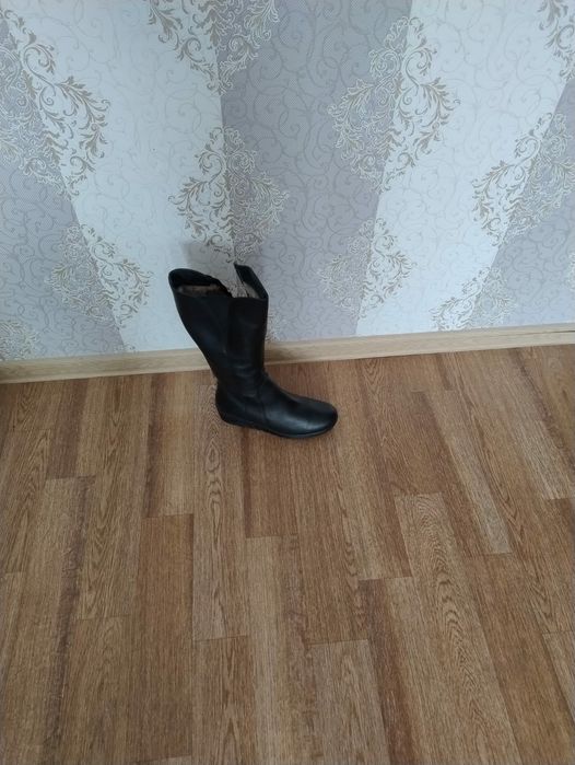 Продам зимние сапоги женские