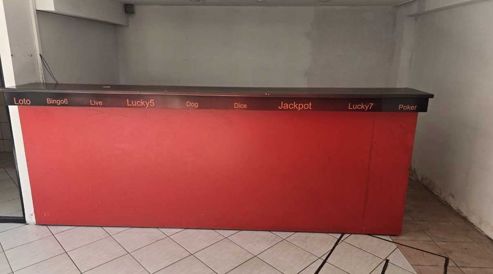 Bar cu blat, dulapuri si chiuveta dubla