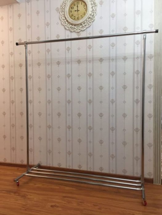 Стойка напольная на роликах