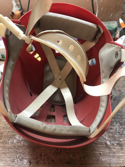 Хокейные шлемы СССР 2 штуки