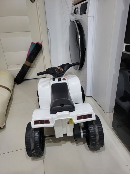 Masinuta electrica copilași 2-3 ani. Impecabila, perfect functionala