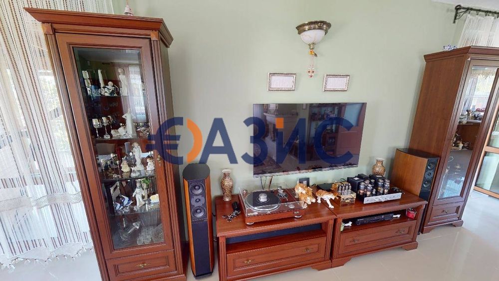 Къща с 4 спални 264 кв.м., в село. Кошарица, България, 385 000 евро