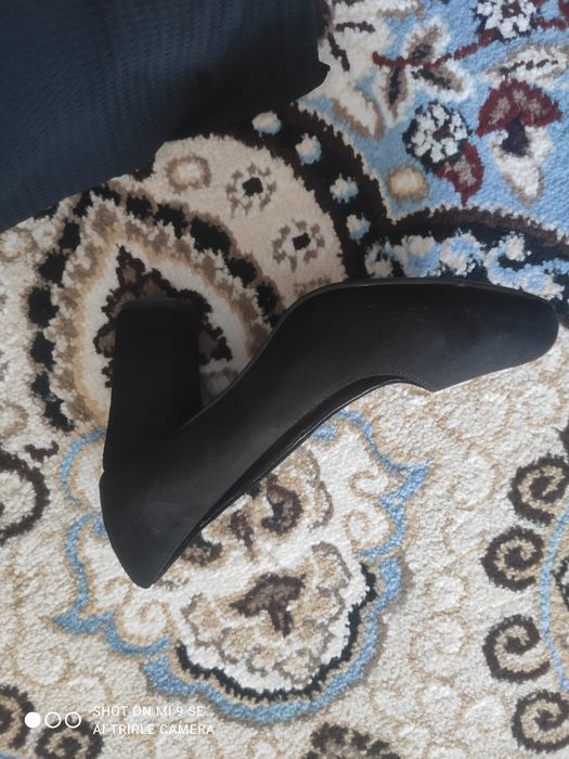 Продаю женские туфли