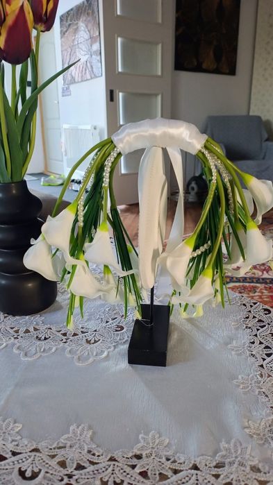 buchet mireasă din flori calla și perle albe