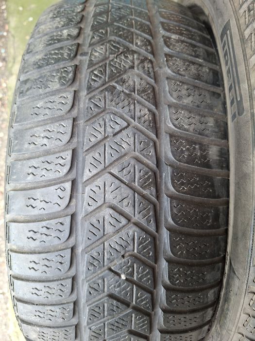 Продам шины 225/45/18 пирелли