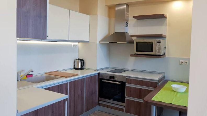 Дава се под наем Тристаен апартамент в Варна, Лятно кино Тракия - 117 кв.м за 900 € - Снимка #1