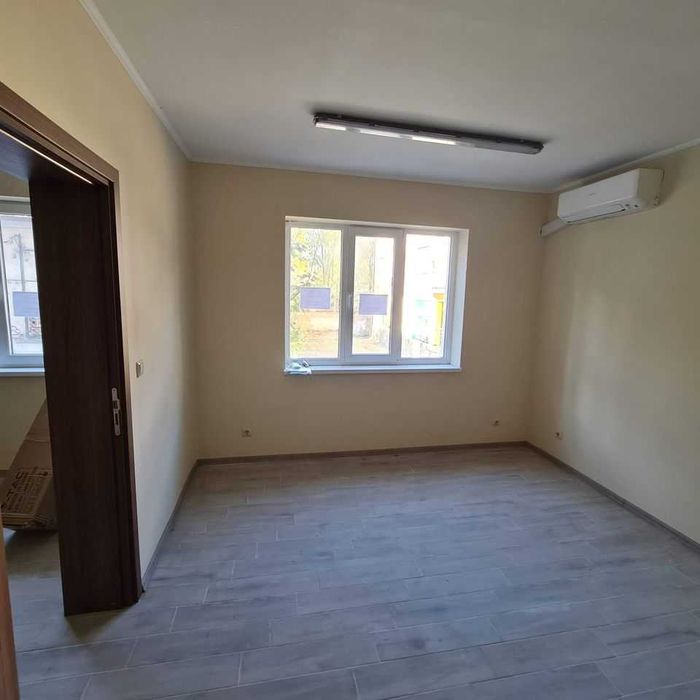 Дава се под наем Офис в Разград, Център - 27 кв.м за 229.5 € - Снимка #8