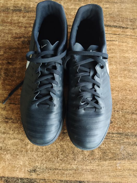 Футболни обувки тип стоножки