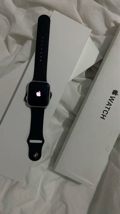 Продам Apple Watch SE 40mm