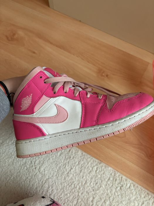 обувки nike jordan розови