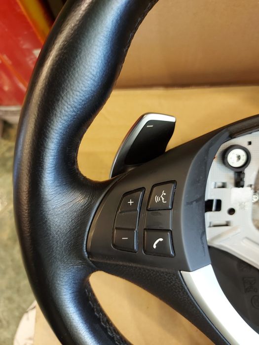 Volan BMW X5 e70 , X6 e71 originale cu padele M PACHET