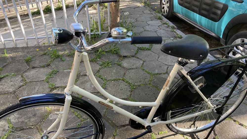 1 детски велосипед, 2 за възрастни и детско столче за колело