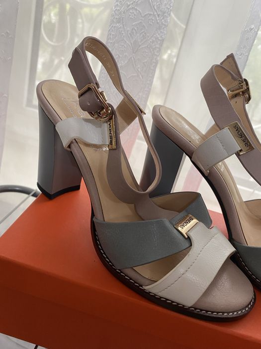 Продам босоножки