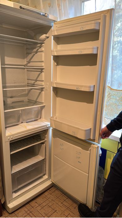 Продам холодильник indesit