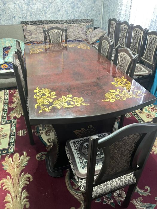 Продам раздвижной стол со стульями