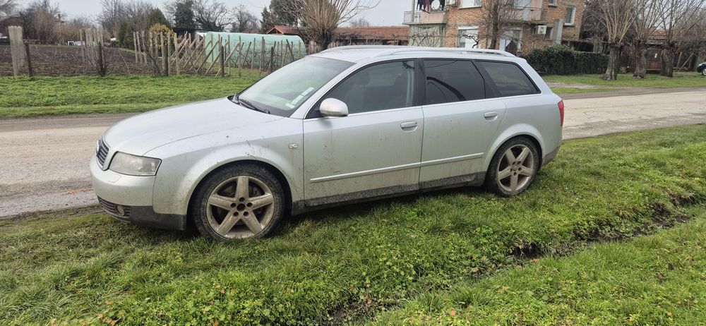 Ауди А4 2.5ТДИ куатро на части 180коня