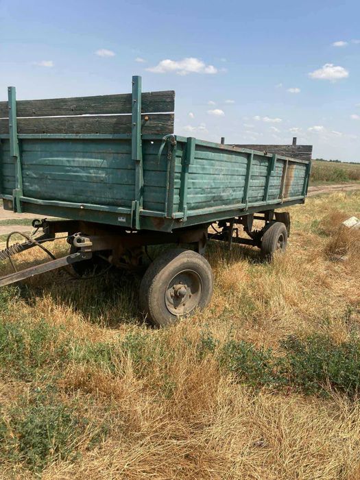 Tractor UTB U445 + atasamente (remorca, plug, prasitoare)