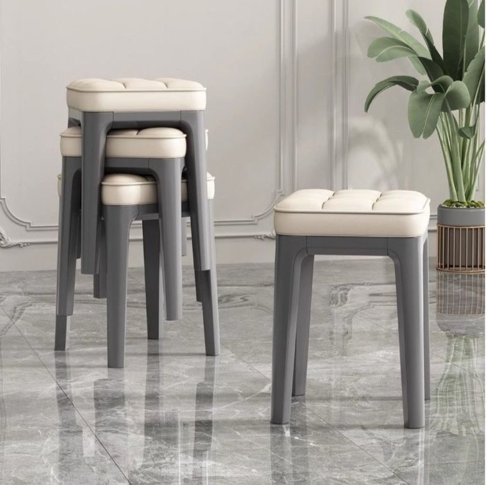 Табуреты 4 штуки отличное состояние