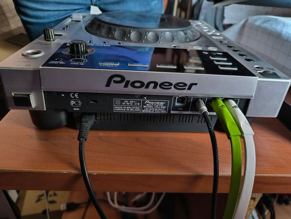 2x Pioneer CDJ-850-S (Сребристи) + 2x UDG чанти + Премиум Neo d+ кабели