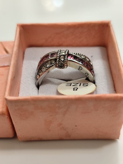 Златни пръстени 18к злато със сапфир Нови