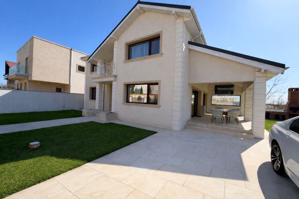 Casă premium de vânzare in Craiova(zona Consul)stradă privată