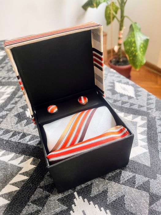 Set butoni + cravata si batista matase