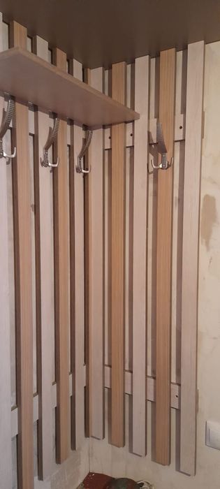 Продам продам угловую вешалку.