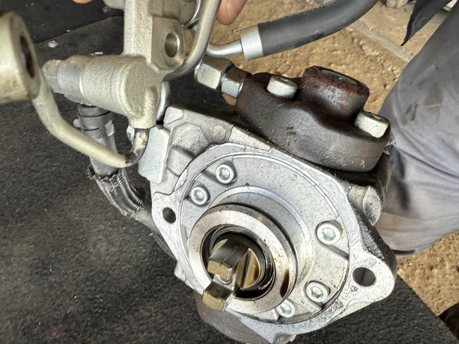Помпа за високо налягане Toyota rav4 2.2 d4d  3918H0121R 22100-0R050